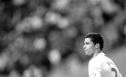 斯帕莱蒂：戴维需要连续踢五场？难道我也得带皇马巴萨五场？（斯帕莱蒂：戴维必须连踢五场？那我也得连带皇马、巴萨五场吗？）