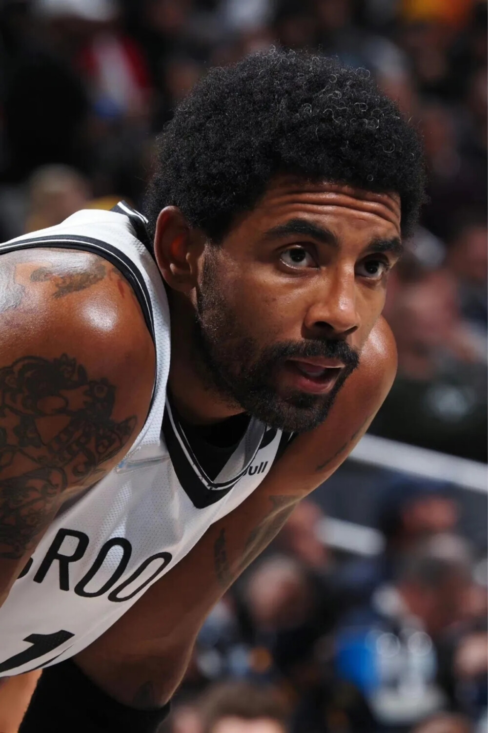 开场4分钟破门，莱万打入巴萨回归诺坎普的首粒进球（莱万回诺坎普首球，开场4分钟为巴萨先拔头筹）