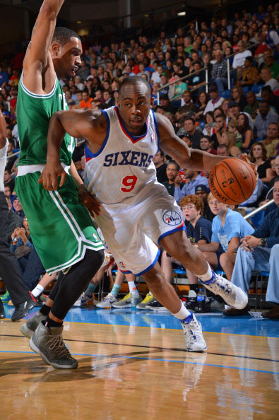 欧冠赛场精彩瞬间：巴萨主场2-0取胜,（欧冠高光时刻：巴萨坐镇主场2-0告捷）