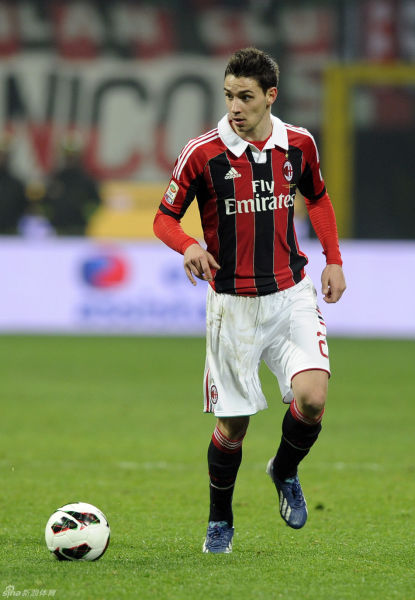 内线神塔！克塔狂砍19分18篮板，两项数据都是生涯最高（禁区巨兽！克塔轰下19+18，双项数据刷新生涯纪录）