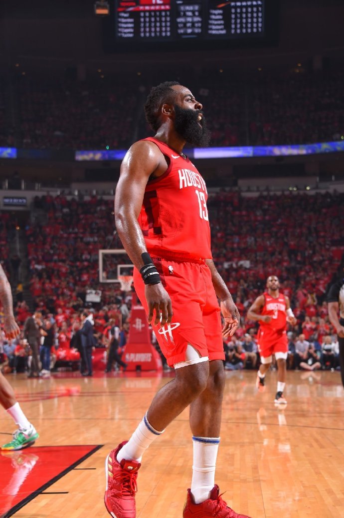 莫雷托：那不勒斯想在冬窗从罗马引进洛伦佐-佩莱格里尼（莫雷托：那不勒斯有意在冬窗从罗马签下洛伦佐-佩莱格里尼）