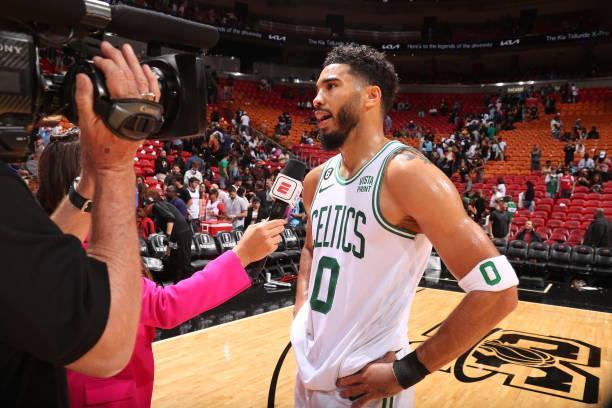 热刺官方：德拉古辛新赛季将改穿球队的3号球衣（热刺官宣：德拉古辛下赛季将身披3号战袍）