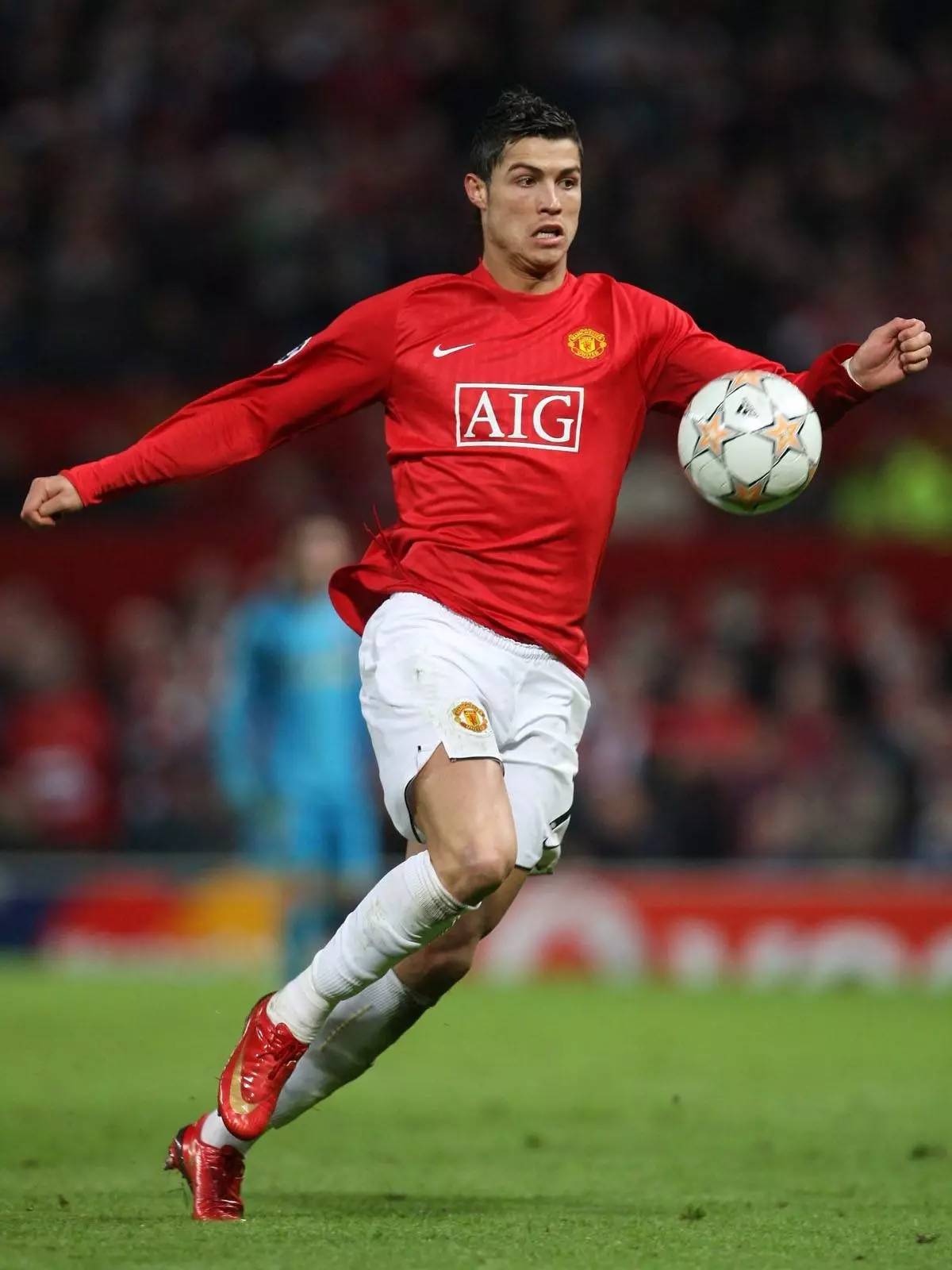 图片报：诺伊尔将根据身体情况决定是否在明年夏天退役（图片报：诺伊尔明夏是否退役取决于身体状态）