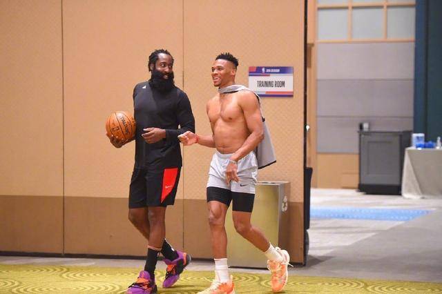 意媒：尤文加入弗罗霍尔特争夺战，与波尔图的良好关系是优势（意媒：尤文参与弗罗霍尔特竞逐，凭借与波尔图的良好关系占优）