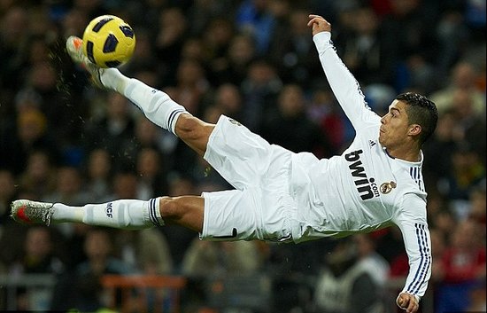 阿斯：皇马右后卫遭遇伤病危机，阿隆索或将征调卡斯蒂亚小将（阿斯：皇马右后卫线告急，阿隆索或提拔卡斯蒂亚小将）