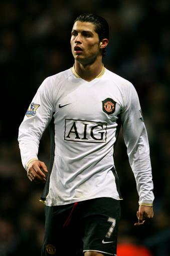 掘金约基奇三双末节爆发（掘金核心约基奇砍三双 末节火力全开）