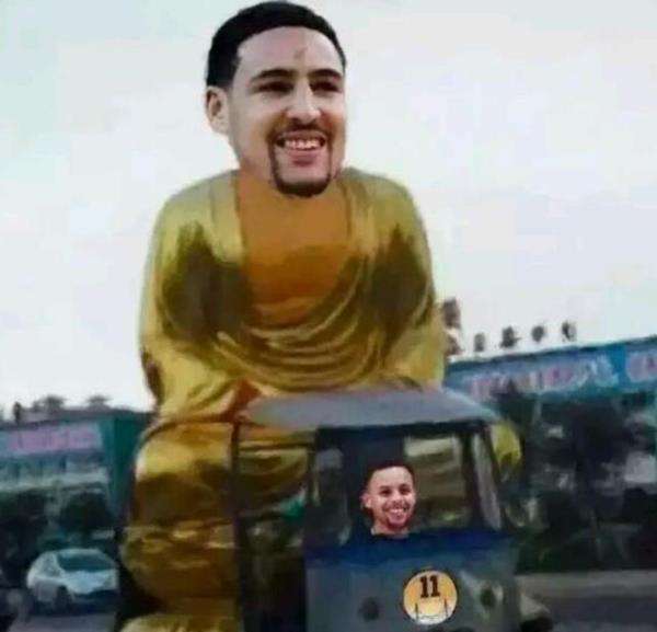 前锋关键射门锁定胜局（前锋致胜一击锁定胜利）